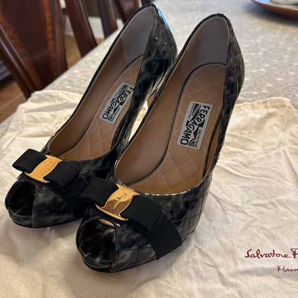 Ferragamo couture heels.  Quilted grey/black patent leather. Worn 1x. Sz 10 - Picture 1 of 6